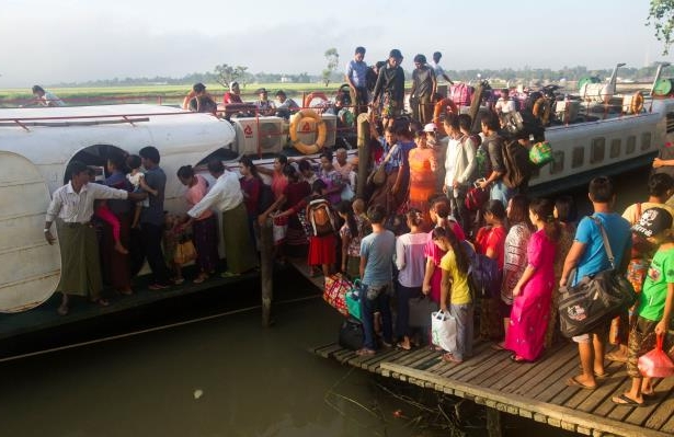 Un vas al Crucii Roşii a fost ATACAT în Myanmar