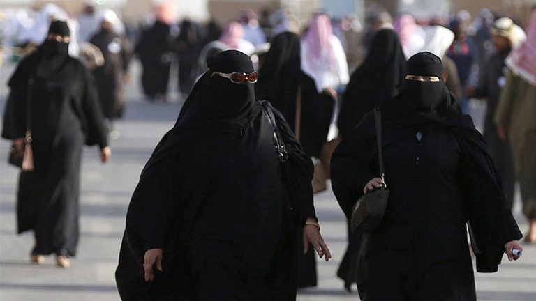 Arabia Saudită : Opt ​​activiste, două cu cetățenie americană, au fost arestate la Riyad