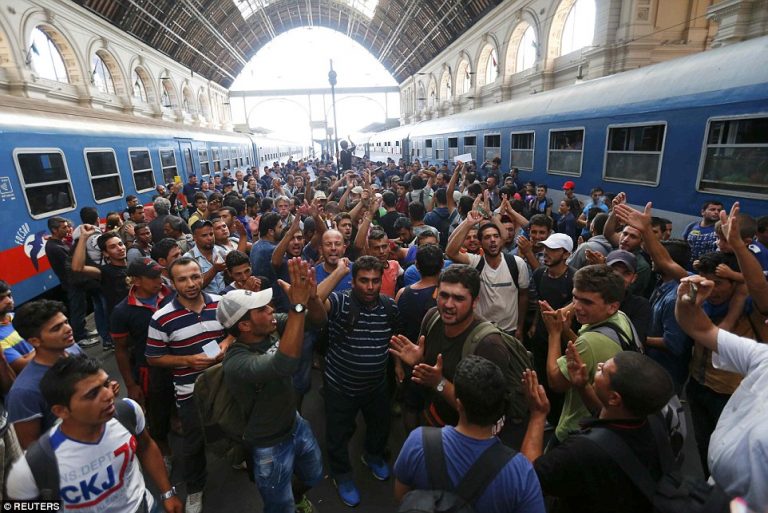 Consiliului Europei cere Ungariei să îmblânzească regimul aplicat migranţilor