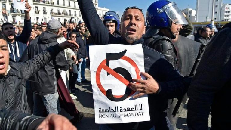 Manifestatii studentesti in mai multe orase din Algeria împotriva unui al cincilea mandat al preşedintelui Bouteflika
