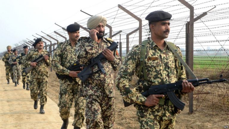 China îndeamnă India şi Pakistanul să evite escaladarea tensiunilor în regiunea separatistă Kashmir