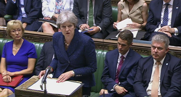 Theresa May  joacă ultima carte în fața Parlamentului britanic