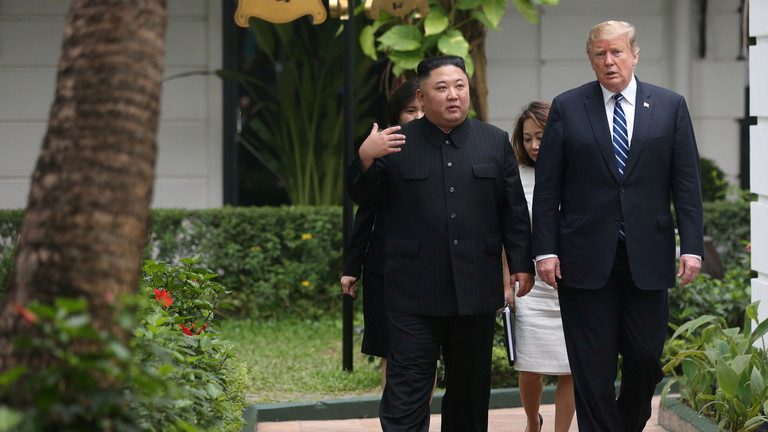 Trump este criticat dur acasă după ce a fost ca un ‘mieluşel’ în faţa lui Kim
