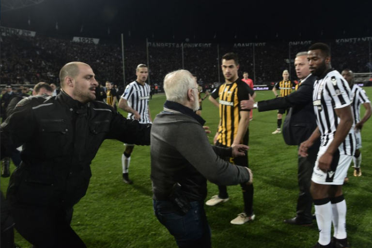 Campionatul de fotbal din Grecia a fost SUSPENDAT. Patronul lui PAOK va fi arestat!