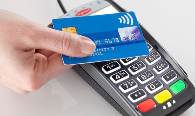 Se înmulţesc fraudele cu cardurile bancare! Sfaturi pentru a nu fi păcăliţi