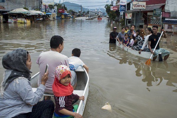 Bilanțul inundațiilor din Indonezia a ajuns la 23 de morți