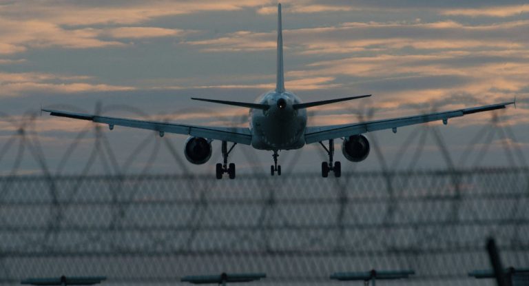 Georgia permite unei companii aeriene ruse să aterizeze la Tbilisi