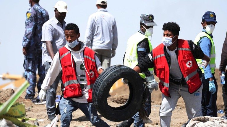 Cutiile negre ale Boeing-ului prăbușit în Etiopia vor fi analizate la Paris