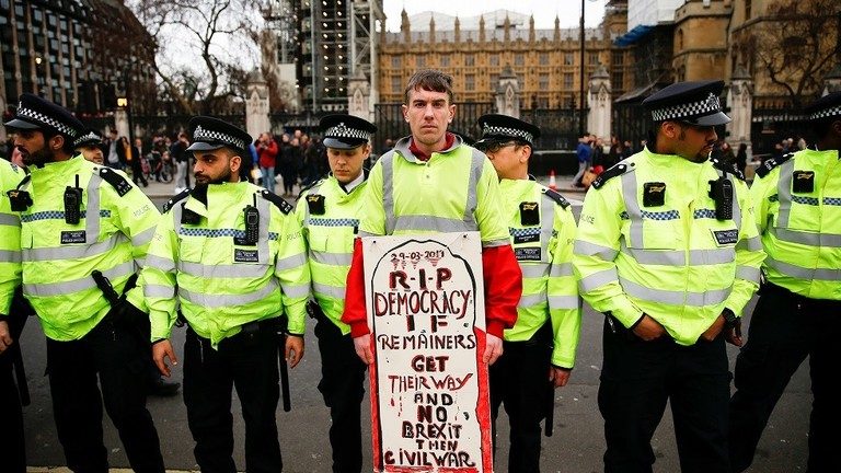 Brexit. Londra a ajuns la o înţelegere cu UE referitor la ‘modificări obligatorii din punct de vedere juridic’