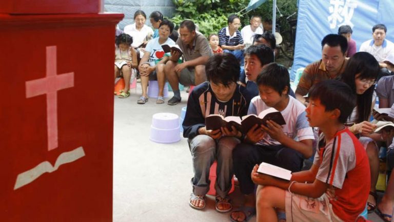 China acuză Occidentul de SUBVERSIUNE prin intermediul creștinismului