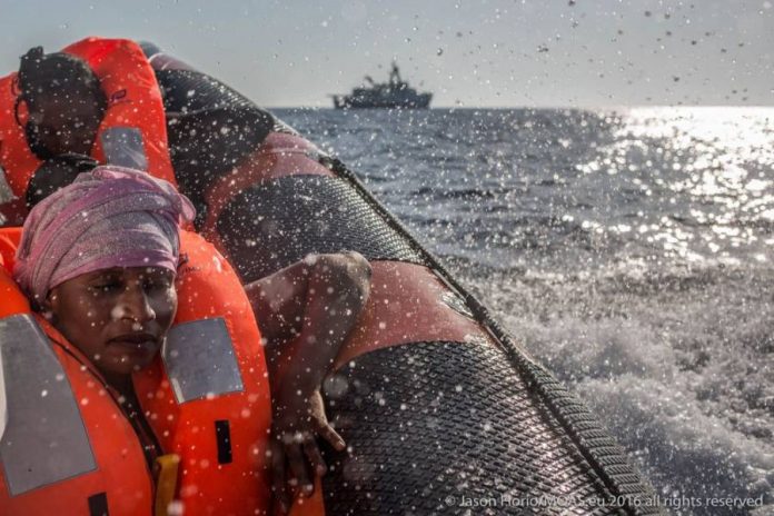 18 migranţi au fost salvaţi din valurile Mării Mânecii
