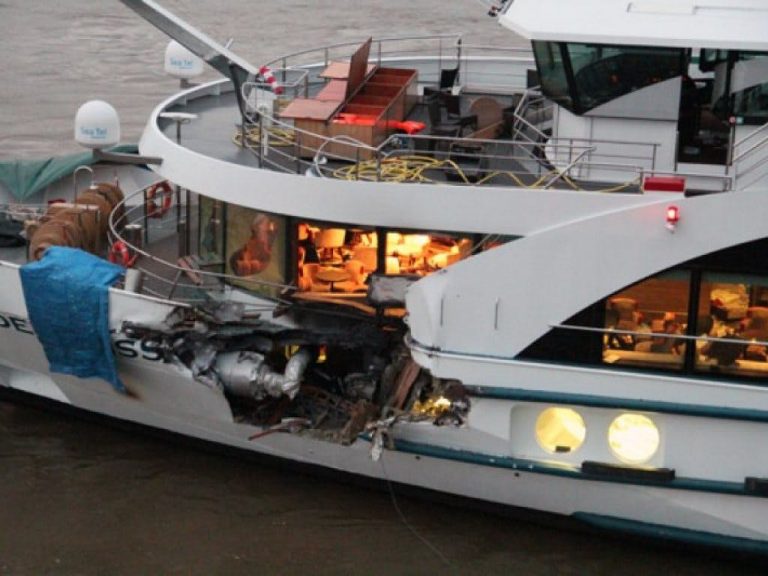 O navă de croazieră s-a ciocnit cu un cargou! 200 de persoane au fost evacuate – FOTO