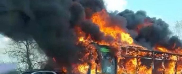 Imigrantul care a dat foc unui autobuz plin cu copii în Italia este acuzat de terorism