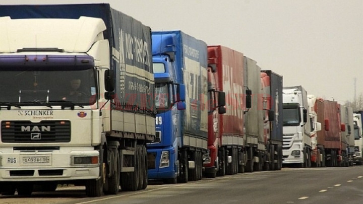Bulgaria ridică interdicţia de circulaţie pe teritoriul său pentru camioanele care se îndreaptă spre Turcia