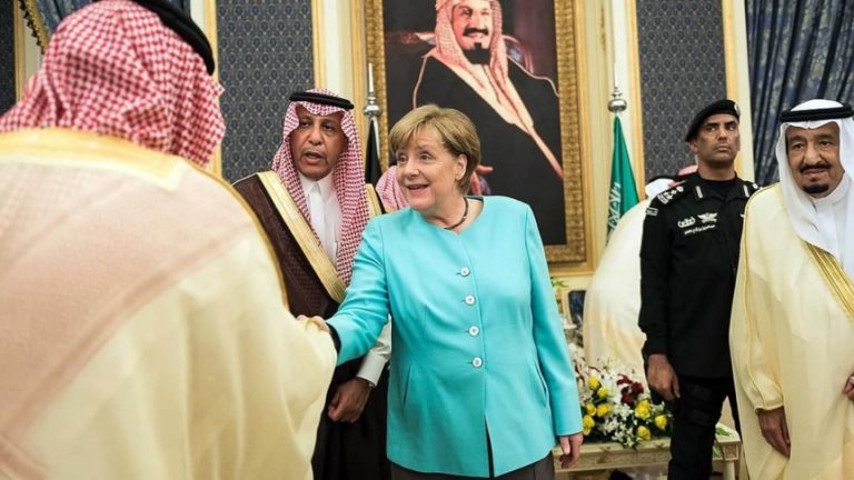 Germania ÎNGHEAȚĂ exportul de armament în Arabia Saudită