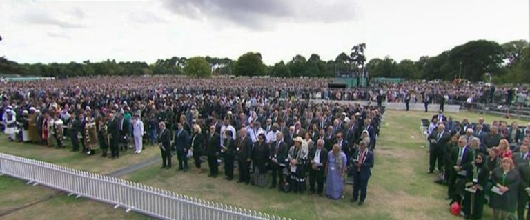 Zeci de mii de oameni au participat la comemorarea victimelor ucise în moscheile din Christchurch