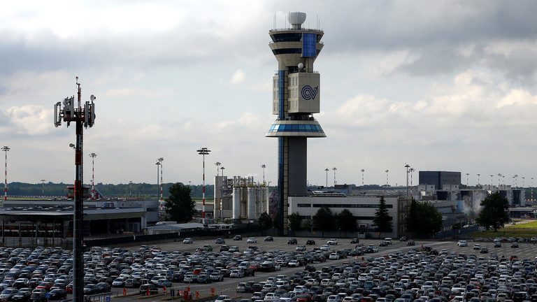 Aeroportul din Milano a fost ÎNCHIS din cauza unei drone