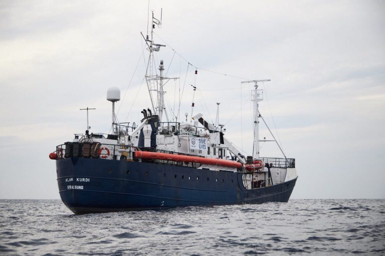 Franța își deschide porțile pentru 20 de migranți blocați pe nava Alan Kurdi