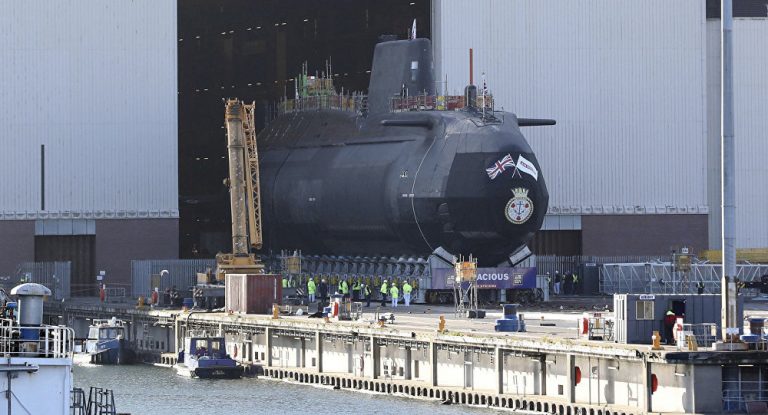 Un șantier naval a fost EVACUAT după o amenințare cu bombă la bordul unui submarin nuclear – FOTO