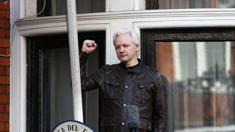 Julian Assange, fondatorul WikiLeaks, a fost ARESTAT – VIDEO