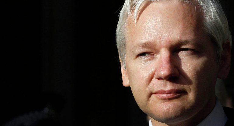 Sindicate importante de presă cer eliberarea ‘imediată şi fără condiţii’ a lui Julian Assange