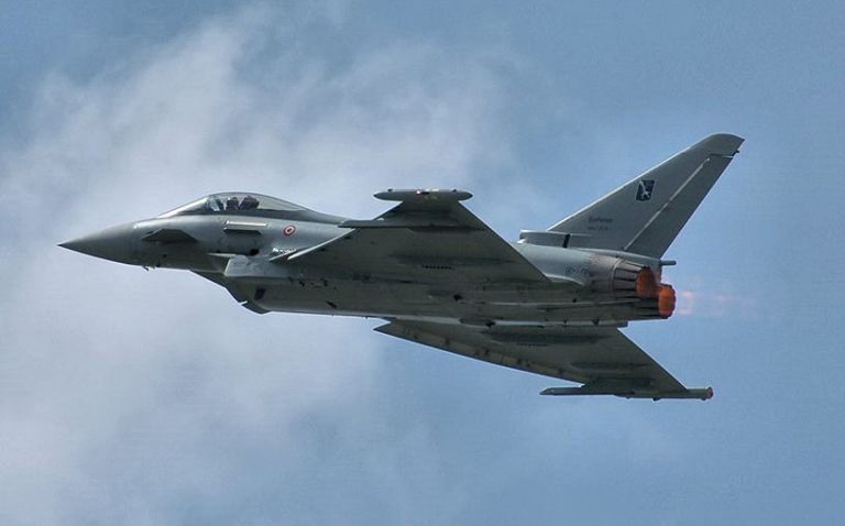 România : Avioane Eurofighter Typhoon ale Royal Air Force au interceptat un avion militar rusesc deasupra Mării Negre