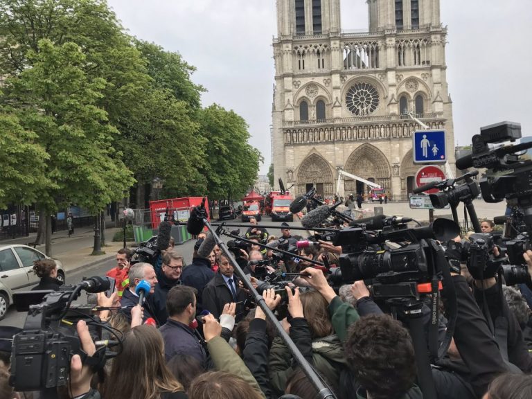 Anchetatorii francezi au stablit deja o ipoteză în cazul incendiului de la Notre-Dame