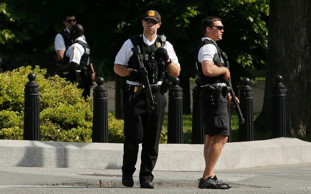 Secret Service A ARESTAT un bărbat înarmat în apropiere de Casa Albă