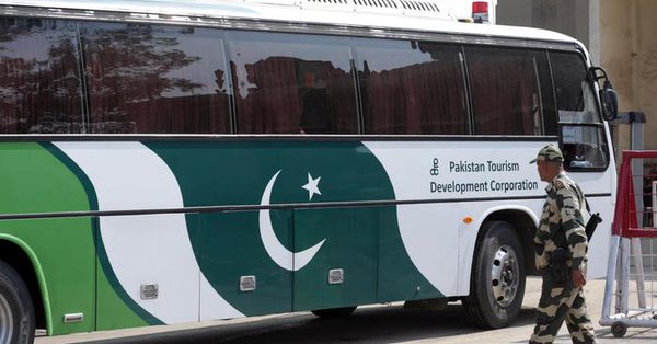 Accident de autobuz în Pakistan: Cel puţin 21 de oameni au murit!