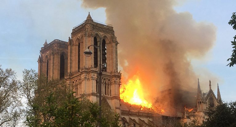 Catedrala Notre-Dame, în pericol de a se prăbuşi după incendiul devastator din aprilie