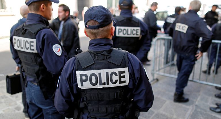 Un bărbat care deţinea un briceag, arestat pe aeroportul parizian Orly