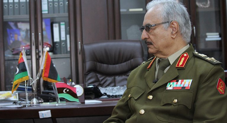 Mareşalul libian Haftar, condamnat în SUA să despăgubească familii libiene