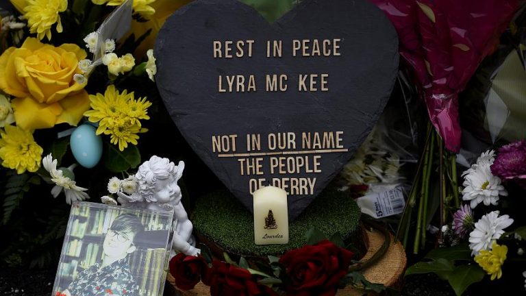 Theresa May şi Leo Varadkar au participat la înmormântarea jurnalistei ucise Lyra McKee