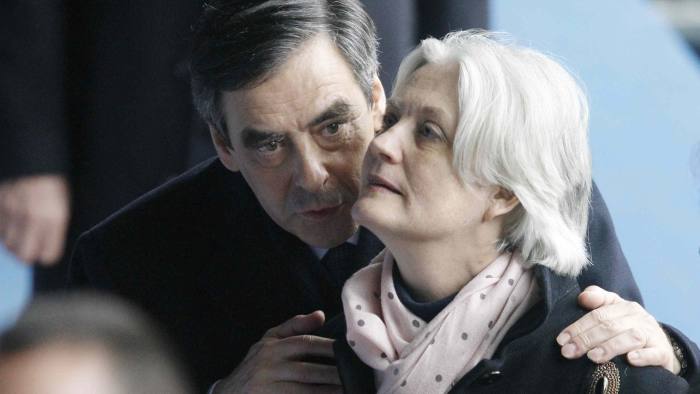 Fostul premier francez şi soţia acestuia vor fi judecaţi în dosarul angajărilor fictive