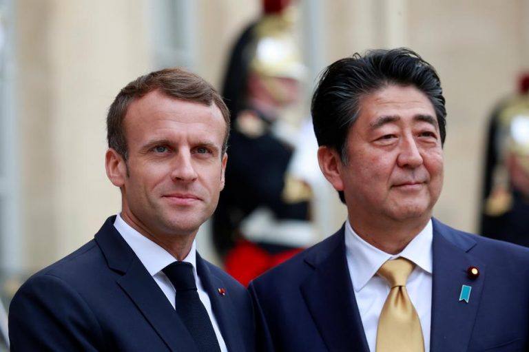 Emmanuel Macron va discuta cu Shinzo Abe situaţia alianţei Renault-Nissan
