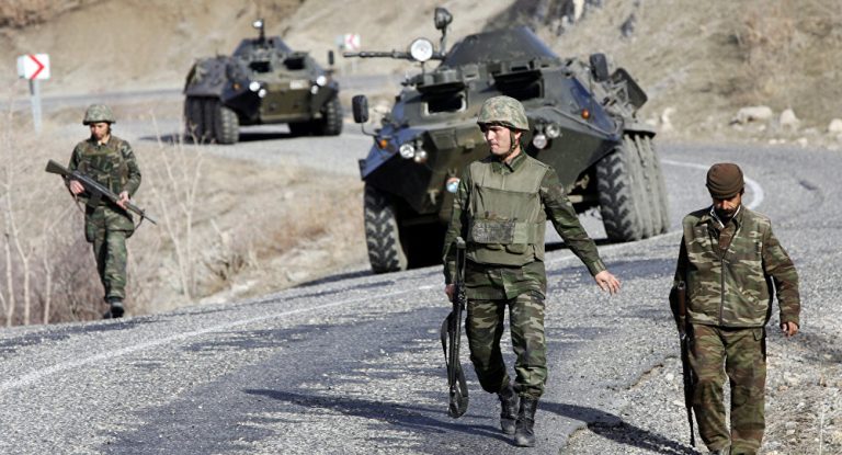 Armata turcă ATACĂ poziţiile kurzilor din Irak