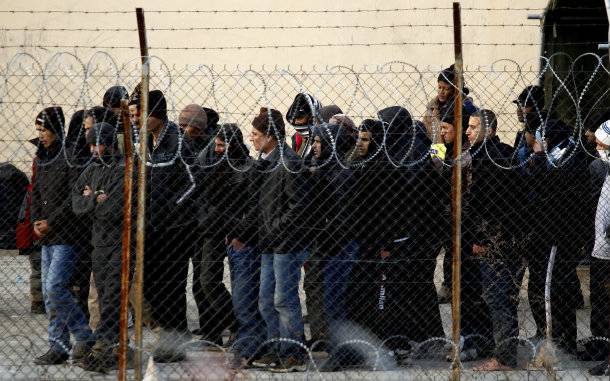 Sute de greci au manifestat la Atena pentru primirea de migranţi