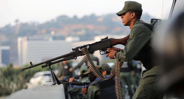 Opt soldaţi venezueleni au fost eliberaţi la graniţa cu Columbia