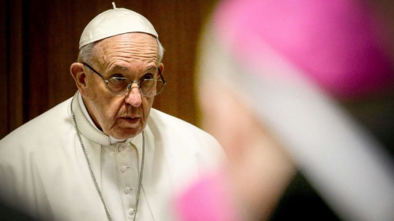 Papa Francisc cere o aplicare strictă a dreptului canonic pentru a combate abuzurile din Biserica Catolică