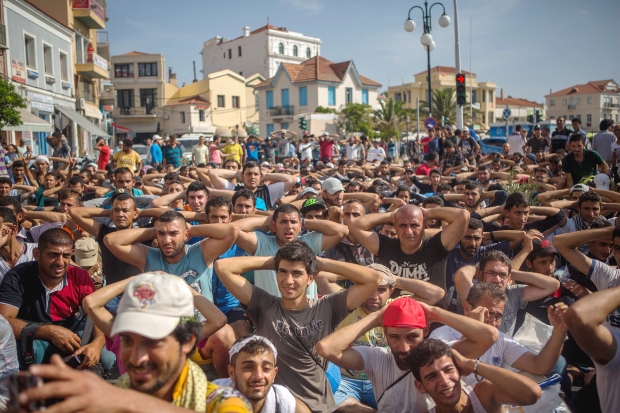 Peste 5.000 de migranţi transferaţi într-o nouă locaţie de pe Insula Lesbos
