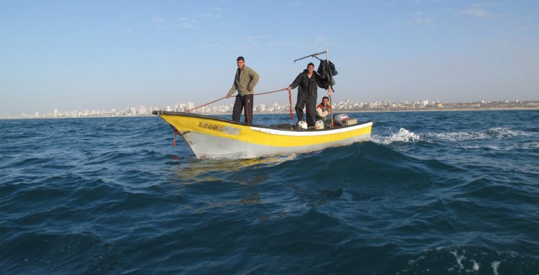 Palestinienii au voie din nou să pescuiască în ape mai adânci