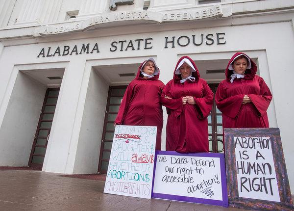Alabama adoptă cea mai severă lege anti-avort din SUA