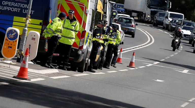 Focuri de armă pe o autostradă din Marea Britanie. Un segment de drum a fost ÎNCHIS