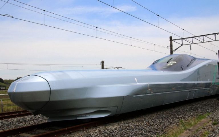 Japonia testează un tren care ‘ZBOARĂ’ pe şine – FOTO/VIDEO
