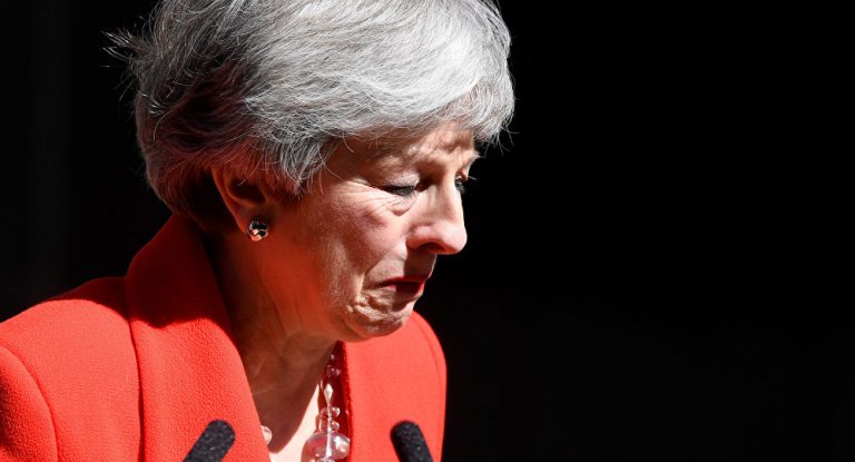 ALERTĂ! Theresa May şi-a anunţat DEMISIA cu lacrimi în ochi! – VIDEO