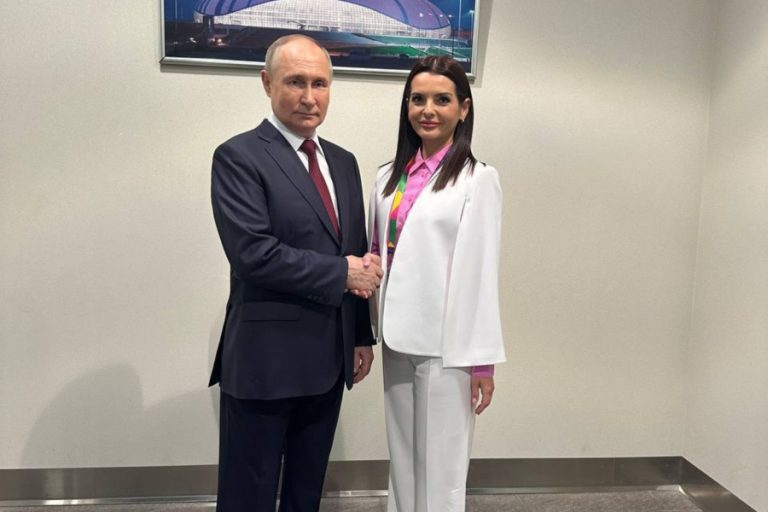 Ce se află în spatele fotografiei cu Guțul și președintele Rusiei