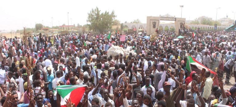 Consiliul militar din Sudan ANULEAZĂ acordul cu opoziția și anunță alegeri anticipate