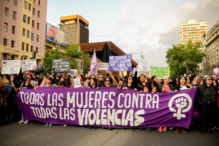 Mii de femei din Argentina solicită decretarea stării de urgență