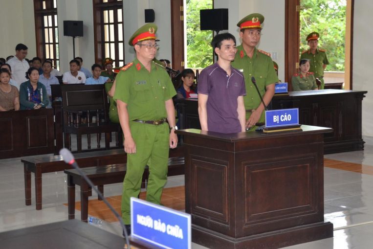 Ani grei de închisoare pentru un blogger din Vietnam