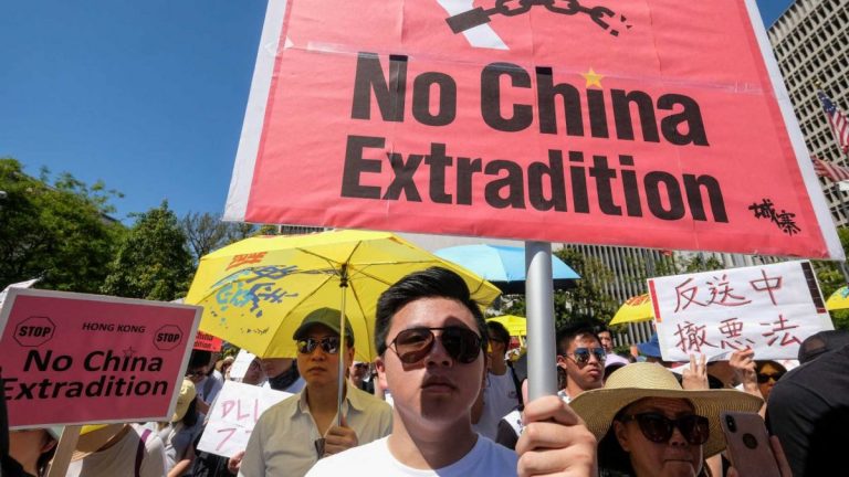 Mii de persoane protestează în Hong Kong pentru retragerea completă a controversatului proiect de lege privind extrădarea